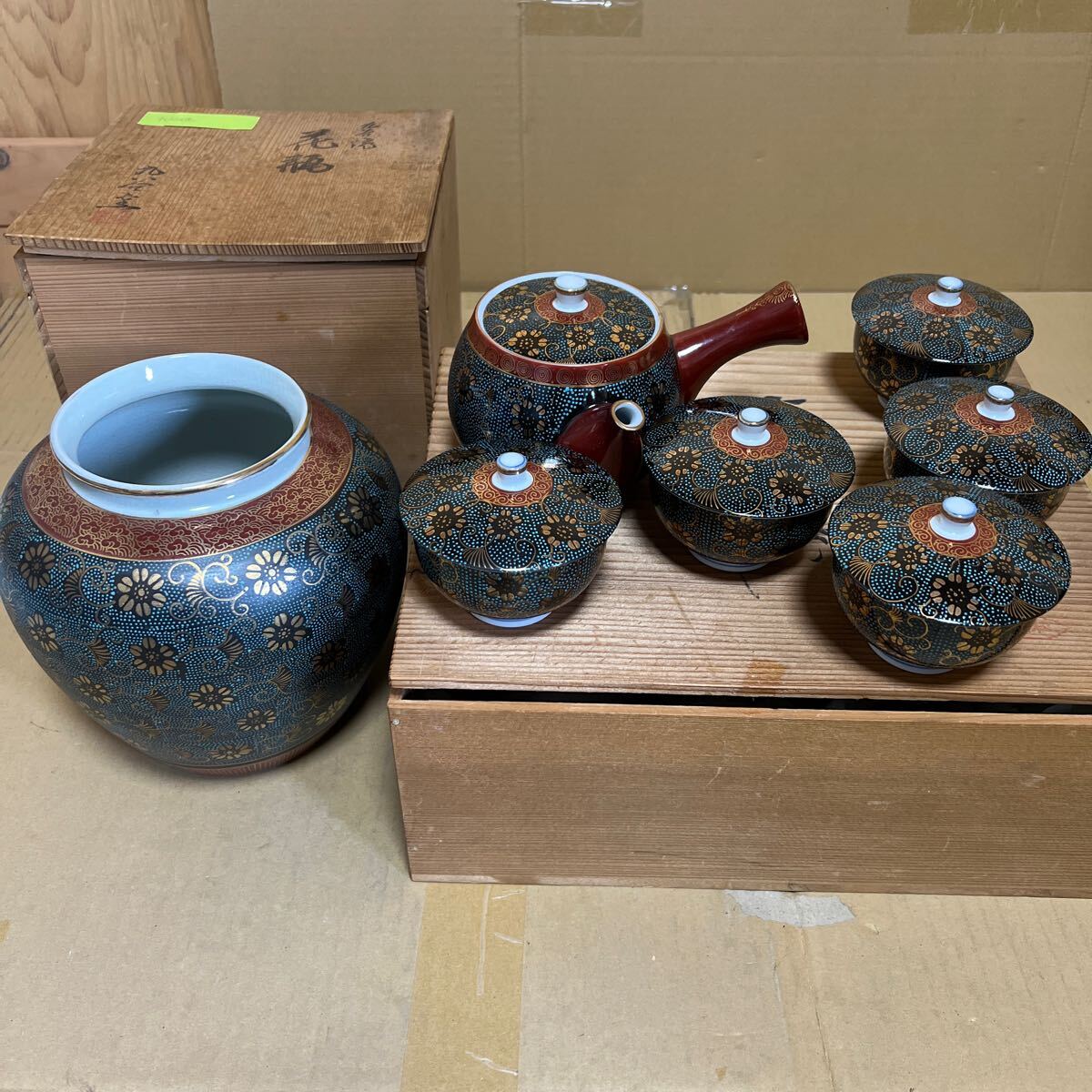 九谷焼。花瓶。宝泉 煎茶道具 茶器セット 急須 青粒。蓋付 714 九谷焼。花瓶。宝泉 煎茶道具 茶器セット 急須 青粒。蓋付 714