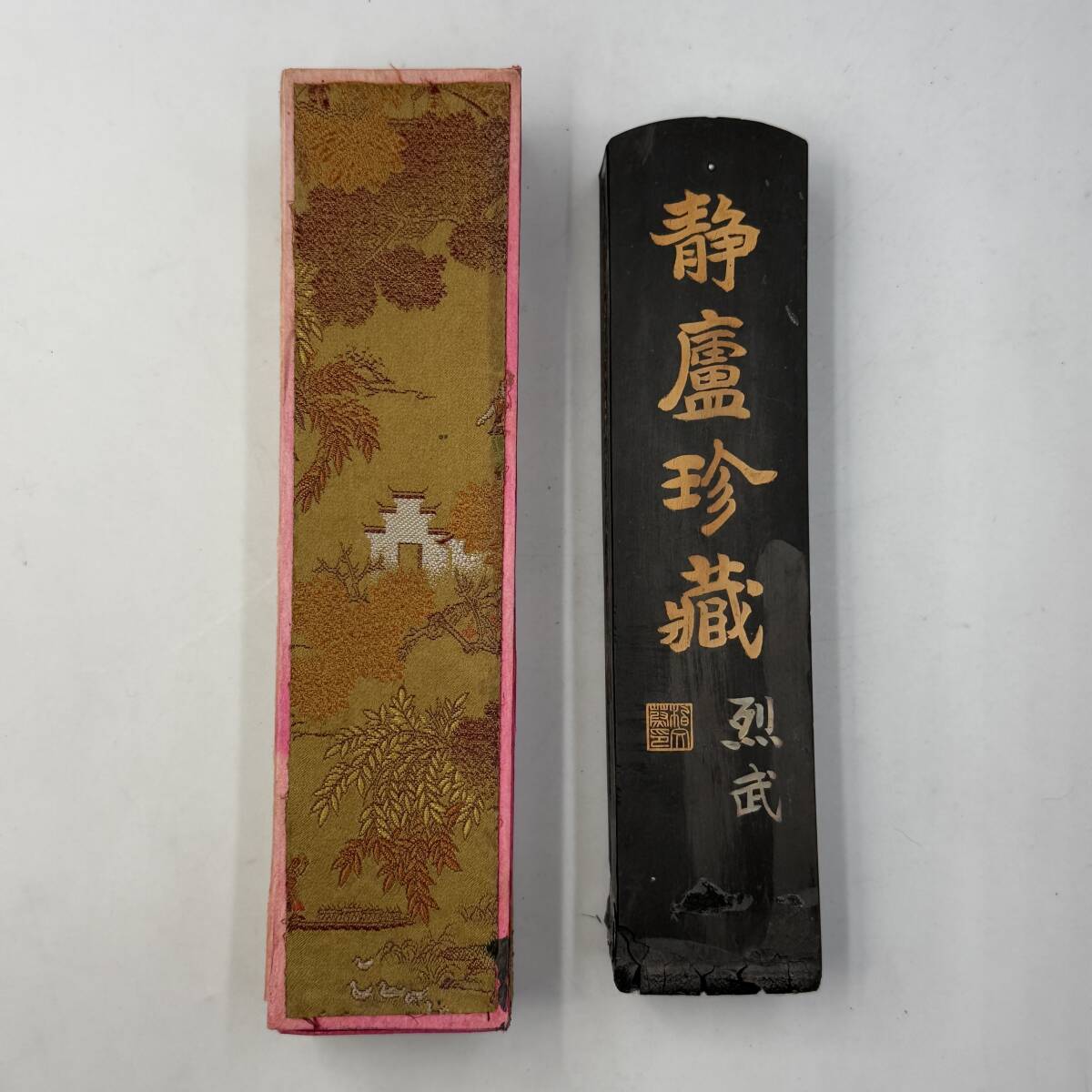 時代中国墨 静盧珍蔵 武烈 超貢煙 徽歙曹素功六世孫堯千氏選料 時代中国墨 静盧珍蔵 武烈 超貢煙 徽歙曹素功六世孫堯千氏選料