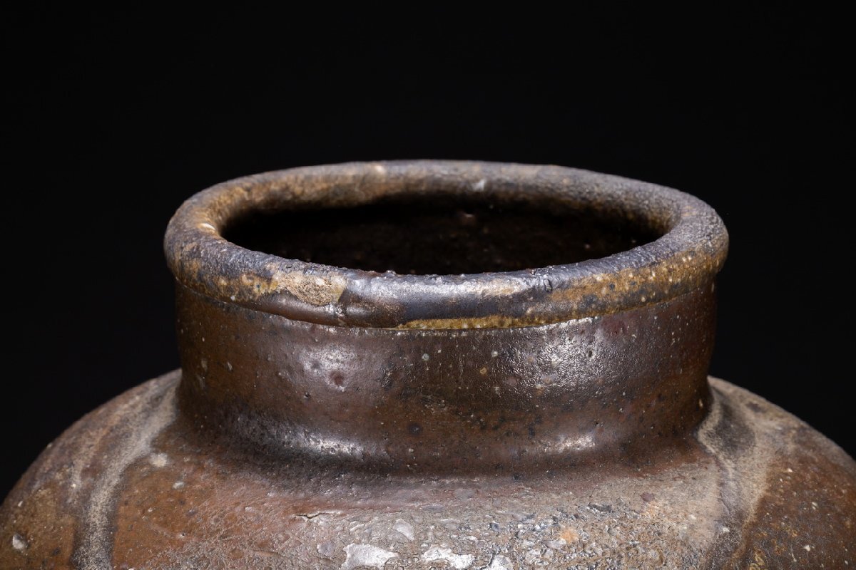善古堂】備前焼 生陶衆啓作 備前壺 花瓶 花入 花生 直入識箱 善古堂】備前焼 生陶衆啓作 備前壺 花瓶 花入 花生 直入識箱
