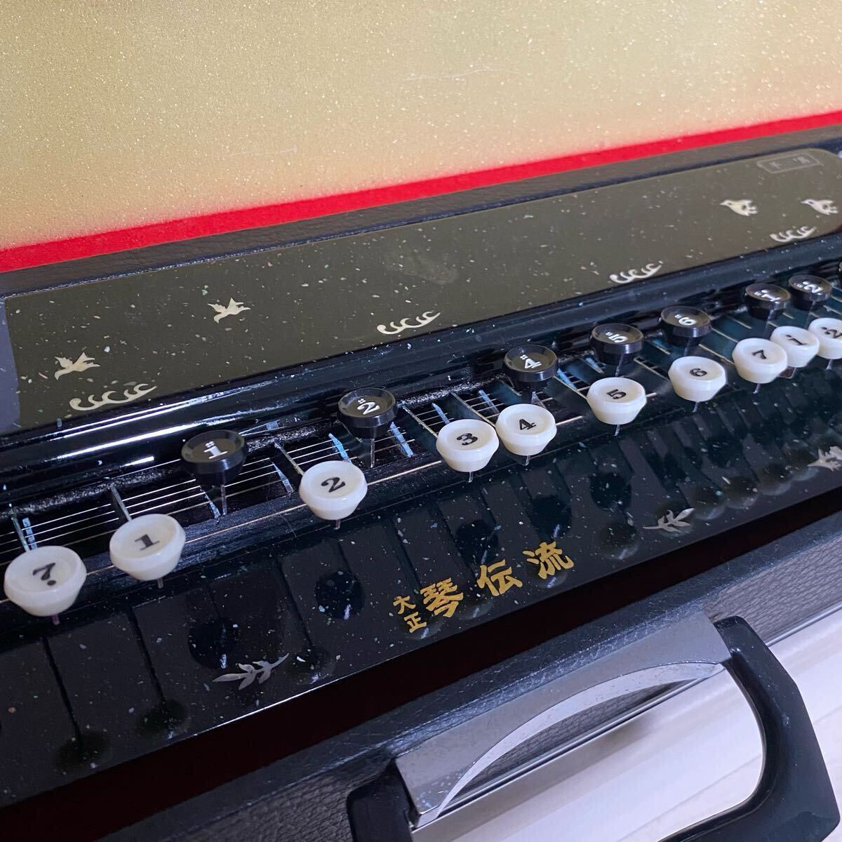 大正琴 和楽器 弦楽器 ケース付 ハードケース 楽器 琴伝流 大正琴 和楽器 弦楽器 ケース付 ハードケース 楽器 琴伝流