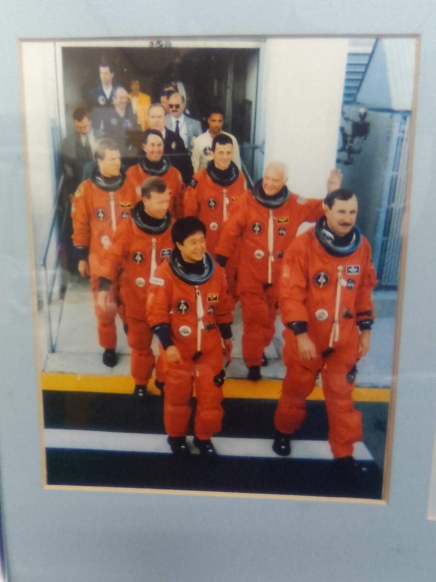 珍品 日本人女性初宇宙飛行士 向井千秋 直筆サイン色紙 写真貼付 珍品 日本人女性初宇宙飛行士 向井千秋 直筆サイン色紙 写真貼付