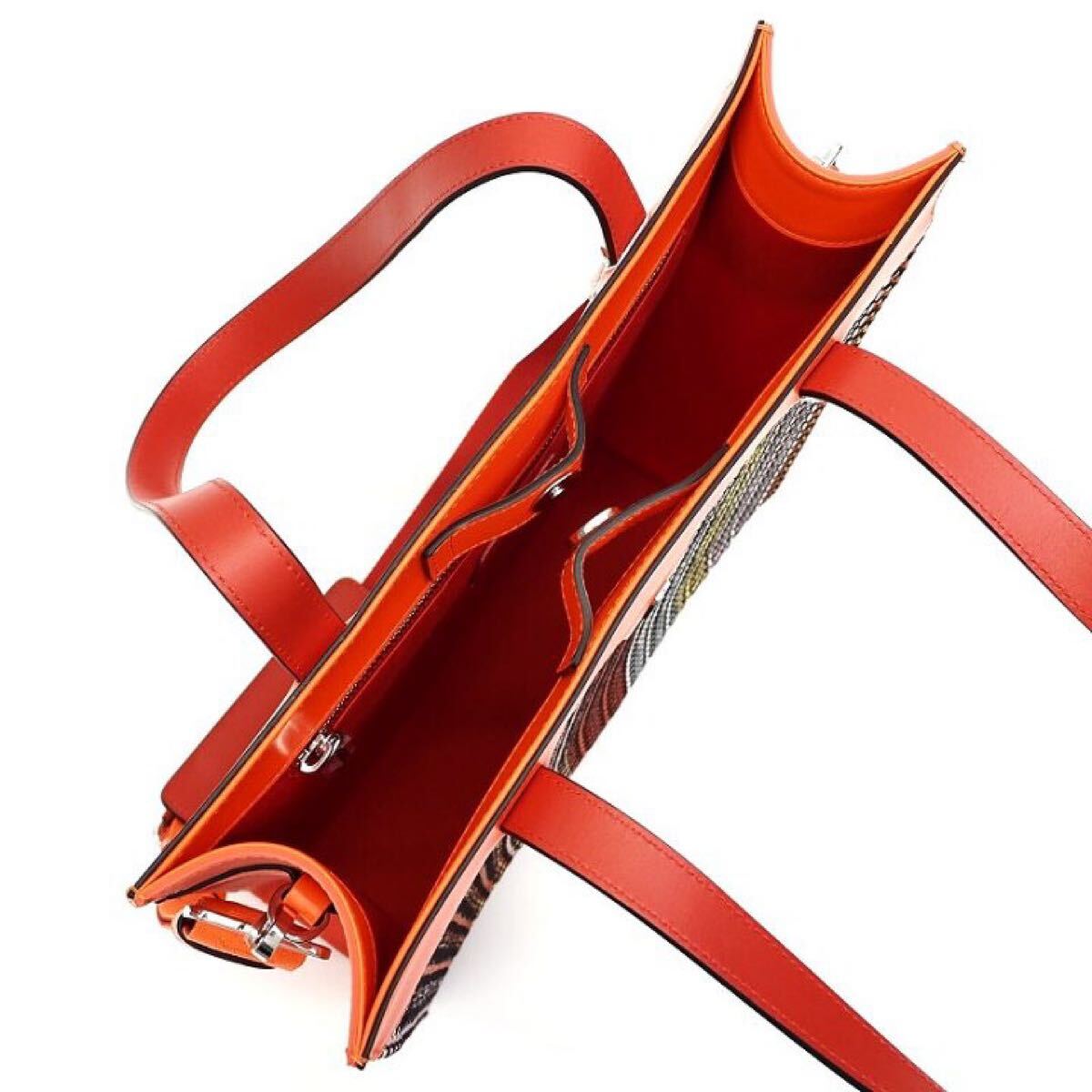 新品 Christian Louboutin RUISTOTE ラフィア トートバッグ 新品 Christian Louboutin RUISTOTE ラフィア トートバッグ