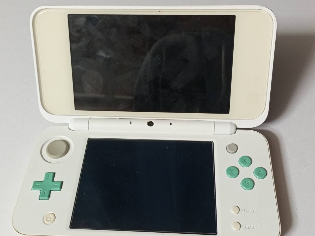 Newニンテンドー2DS LL とびだせ どうぶつの森 amiibo+パック Newニンテンドー2DS LL とびだせ どうぶつの森 amiibo+パック