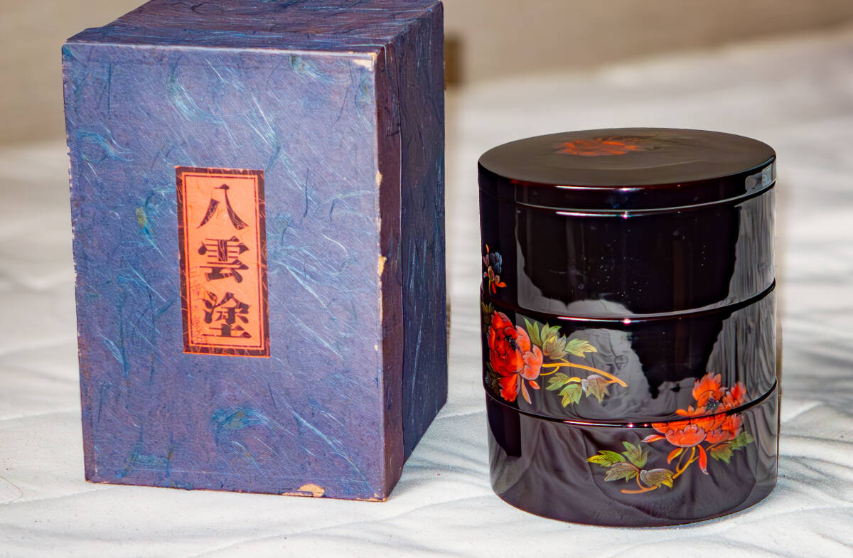 三洋陶器 龍峰窯 染付花鳥 八角三段重 蓋付き重ね鉢 おせち器