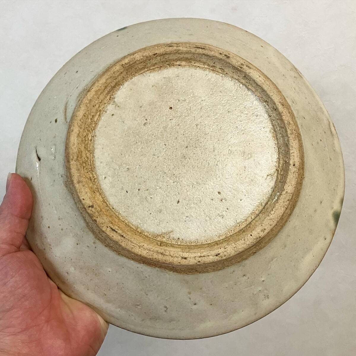京都⑧ 旧家整理品5 人間国宝 浜田庄司 作 釉描盛皿 径:22cm 京都⑧ 旧家整理品5 人間国宝 浜田庄司 作 釉描盛皿 径:22cm