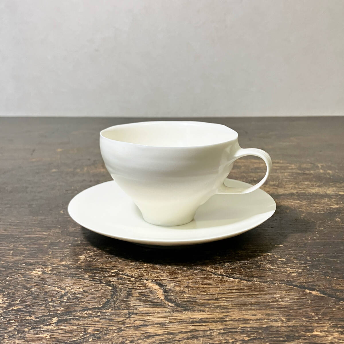 京都⑥ 旧家整理品33 黒田泰蔵 白磁コーヒー碗 カップ&ソーサー 京都⑥ 旧家整理品33 黒田泰蔵 白磁コーヒー碗 カップ&ソーサー
