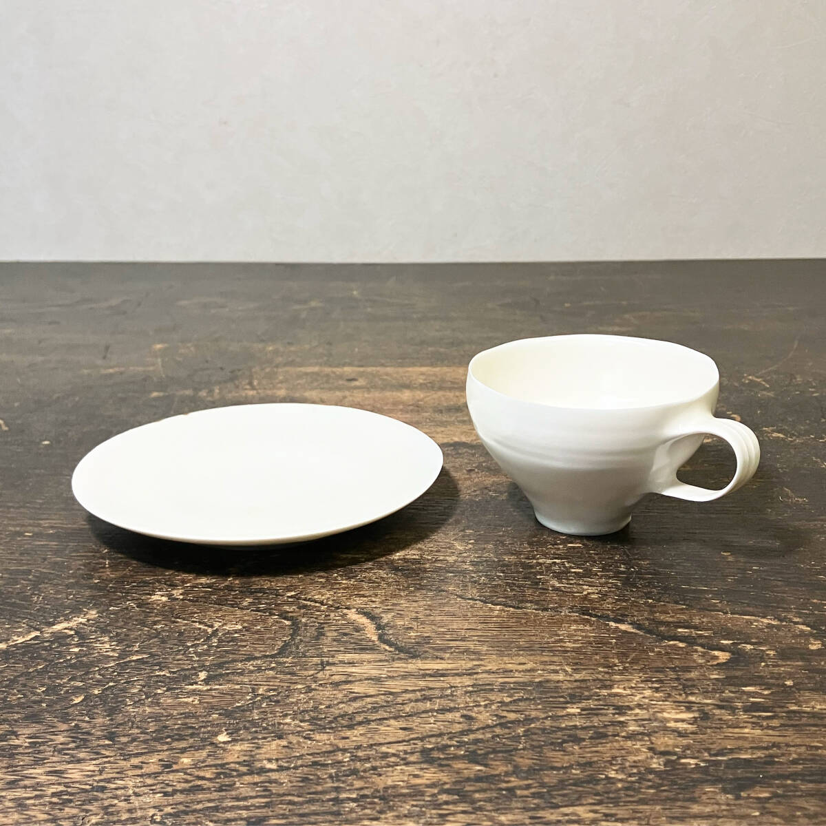 京都⑥ 旧家整理品33 黒田泰蔵 白磁コーヒー碗 カップ&ソーサー 京都⑥ 旧家整理品33 黒田泰蔵 白磁コーヒー碗 カップ&ソーサー
