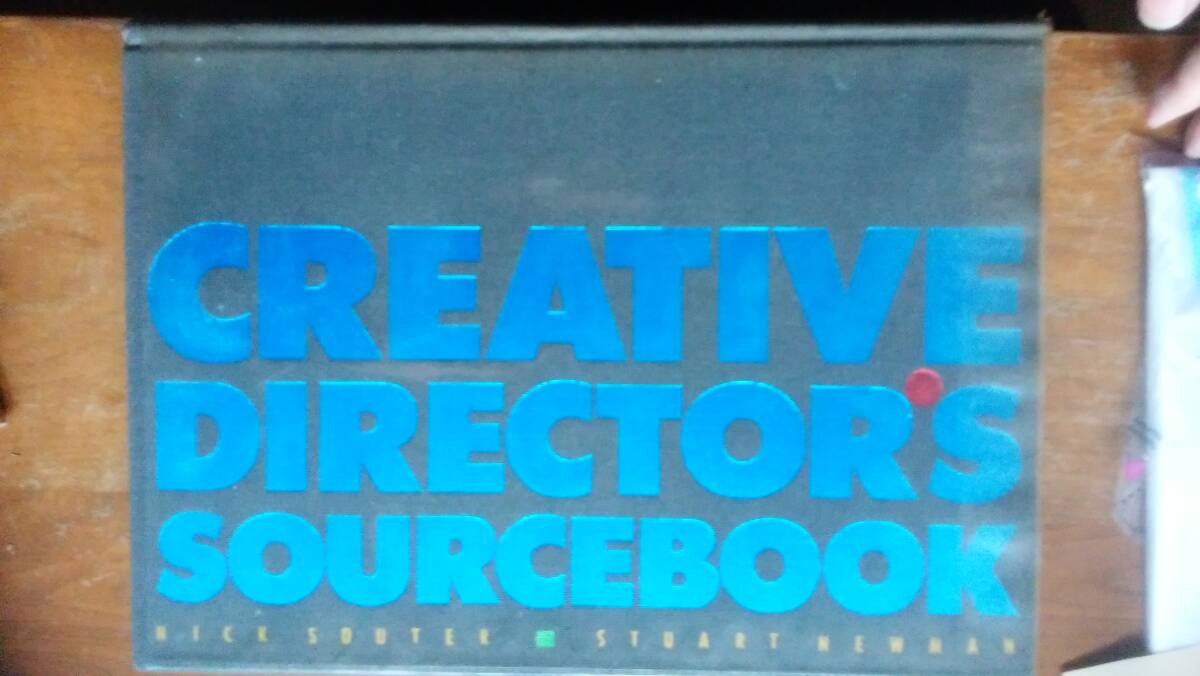 デザイン 洋書『CREATIVE DIRECTOR'S SOURCEBOOK』320ページ 良好です Ⅵ2_画像1