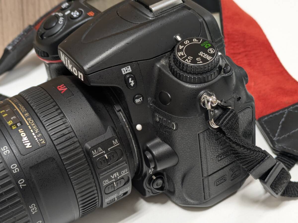 NIKON ニコン D7000 ボディ、VR DX AF-S NIKKOR 18-200mm 1:3.5 NIKON ニコン D7000 ボディ、VR DX AF-S NIKKOR 18-200mm 1:3.5