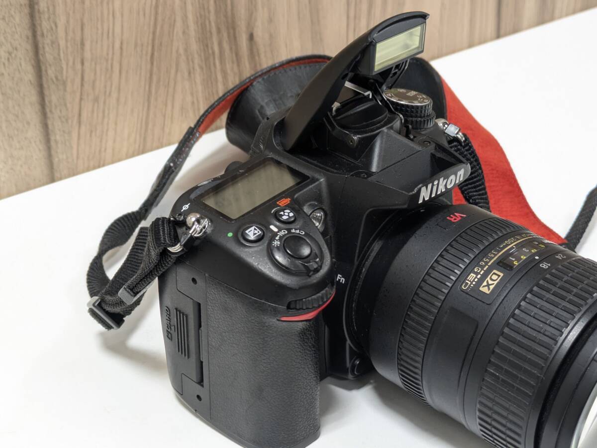 NIKON ニコン D7000 ボディ、VR DX AF-S NIKKOR 18-200mm 1:3.5 NIKON ニコン D7000 ボディ、VR DX AF-S NIKKOR 18-200mm 1:3.5