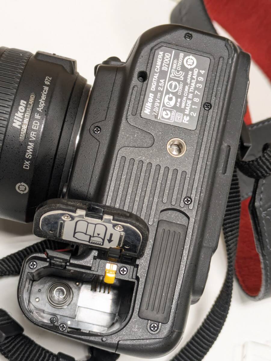 NIKON ニコン D7000 ボディ、VR DX AF-S NIKKOR 18-200mm 1:3.5 NIKON ニコン D7000 ボディ、VR DX AF-S NIKKOR 18-200mm 1:3.5
