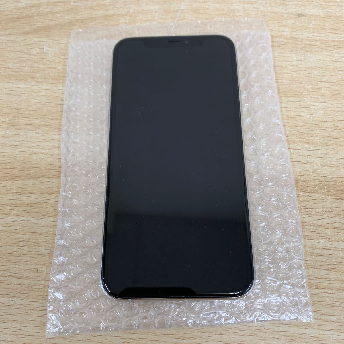 中古品 Apple iPhone 11 Pro 256GB シルバー MWC82J/A 本体のみ 中古品 Apple iPhone 11 Pro 256GB シルバー MWC82J/A 本体のみ