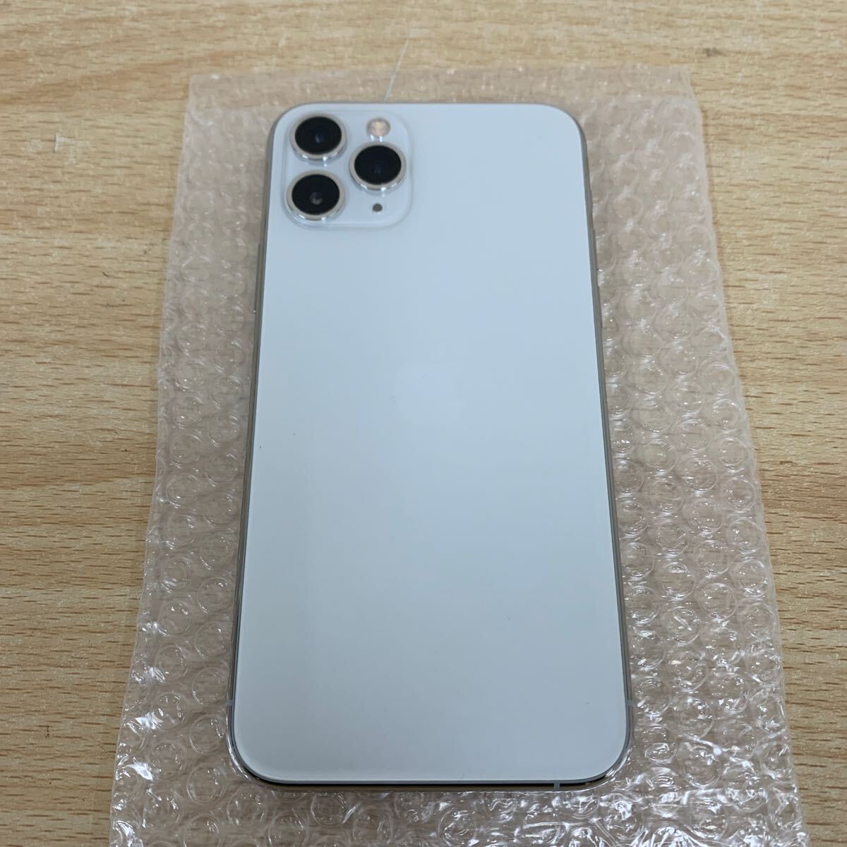 中古品 Apple iPhone 11 Pro 256GB シルバー MWC82J/A 本体のみ 中古品 Apple iPhone 11 Pro 256GB シルバー MWC82J/A 本体のみ