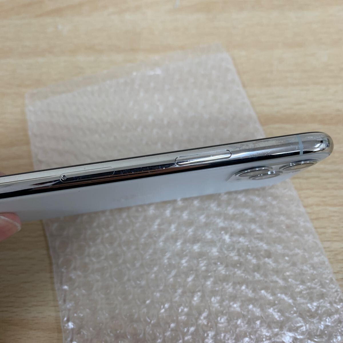 中古品 Apple iPhone 11 Pro 256GB シルバー MWC82J/A 本体のみ 中古品 Apple iPhone 11 Pro 256GB シルバー MWC82J/A 本体のみ