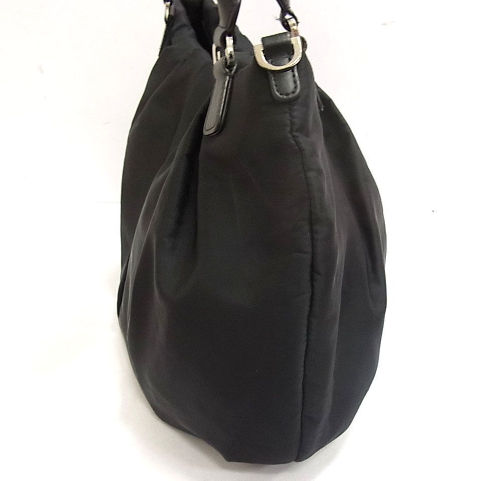 $ 美品 $ 大人気！■ agnes b. ■ アニエスベー ■ ナイロン製 レザー使い・ 大きめ ショルダー トートバッグ ■ 黒 ブラック ■ 送料無料_画像4