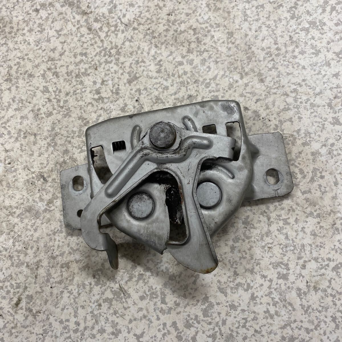 ボンネットキャッチ　ロック　ジムニー JA22_画像1