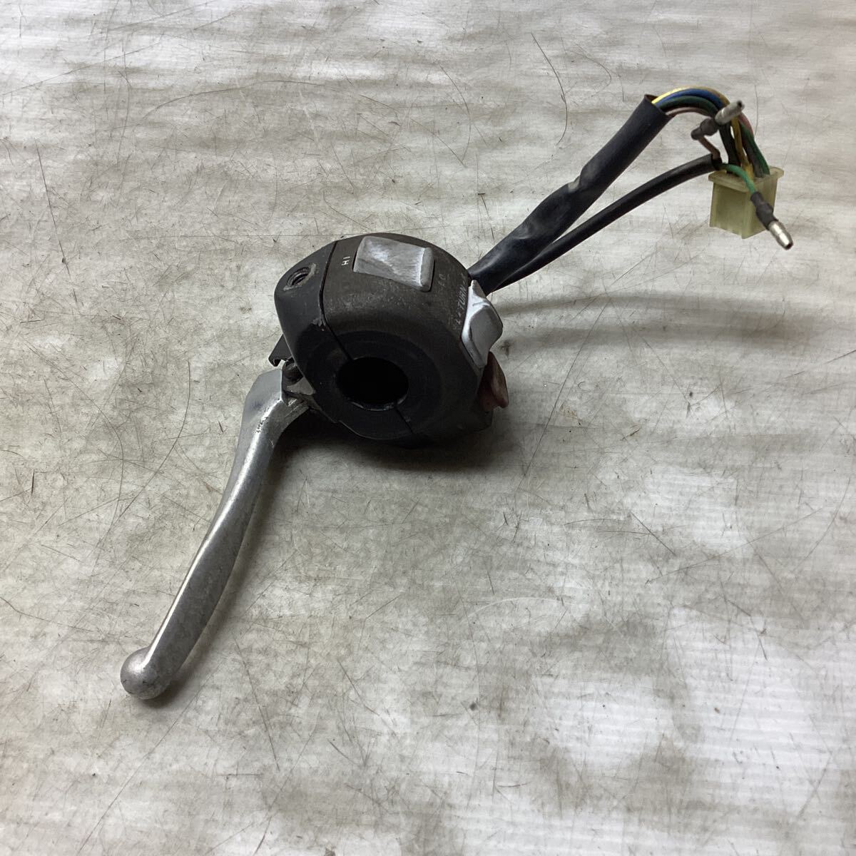 E22-21 ヤマハ ジョグ ポシェ 3KJ ハンドル スイッチ 左 動作確認済み 純正部品_画像2