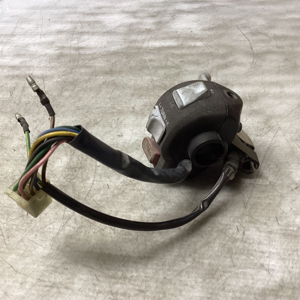 E22-21 ヤマハ ジョグ ポシェ 3KJ ハンドル スイッチ 左 動作確認済み 純正部品_画像4