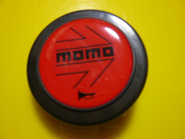 ●送料無料●MOMO　モモ　レッド●ホーンボタン●未使用　新品●