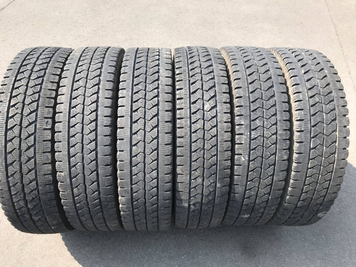 【M】 中古 205/80R17.5  W979  ブリヂストン スタッドレス  2023年製  6本セット  _画像2