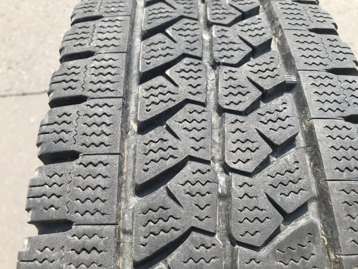 【M】 中古 205/80R17.5  W979  ブリヂストン スタッドレス  2023年製  6本セット  _画像6