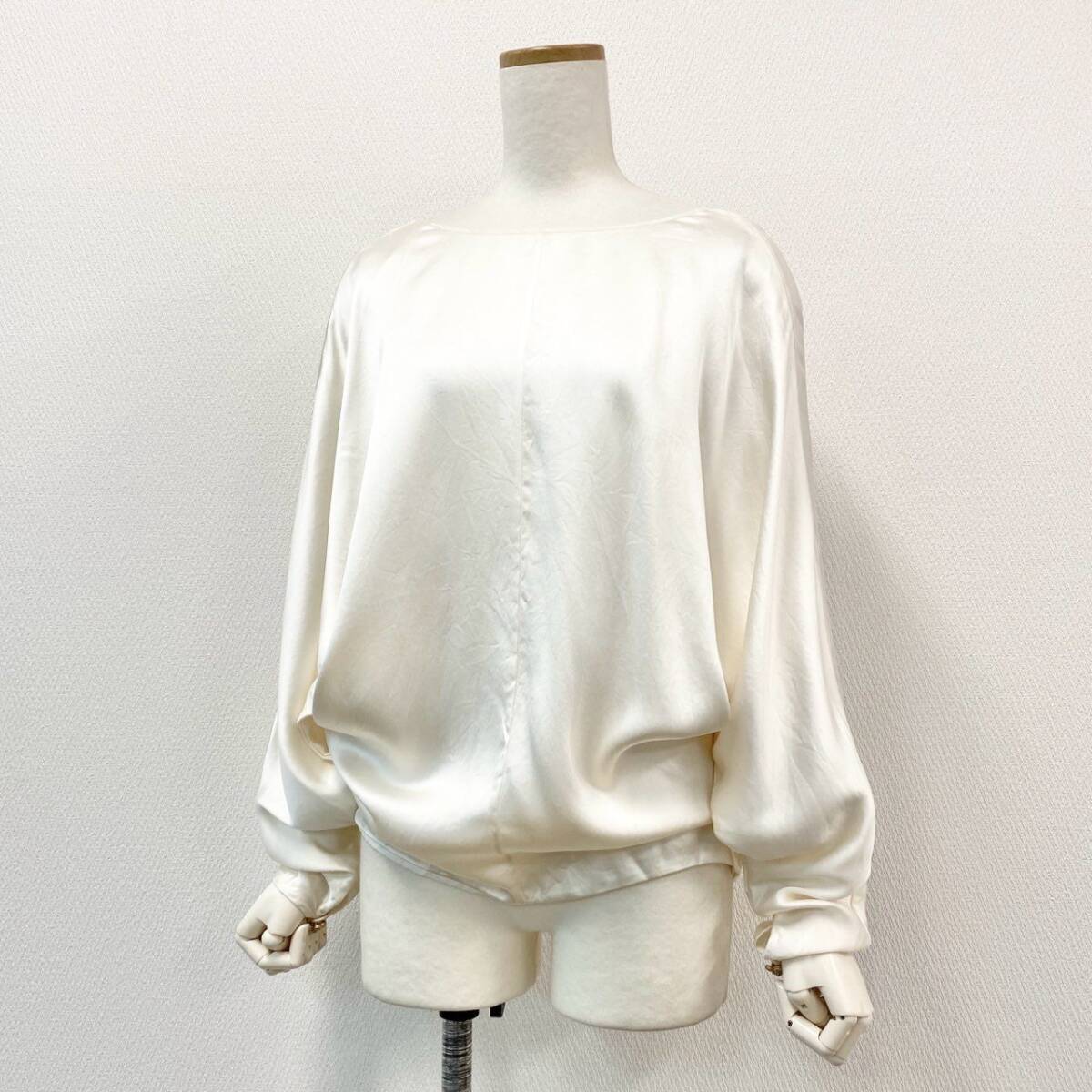 74c14 CHANEL シャネル 長袖シャツ シルクシャツ ドルマンスリーブ 薄手シャツ オープンバック 無地 フランス制 P64545V02919 38