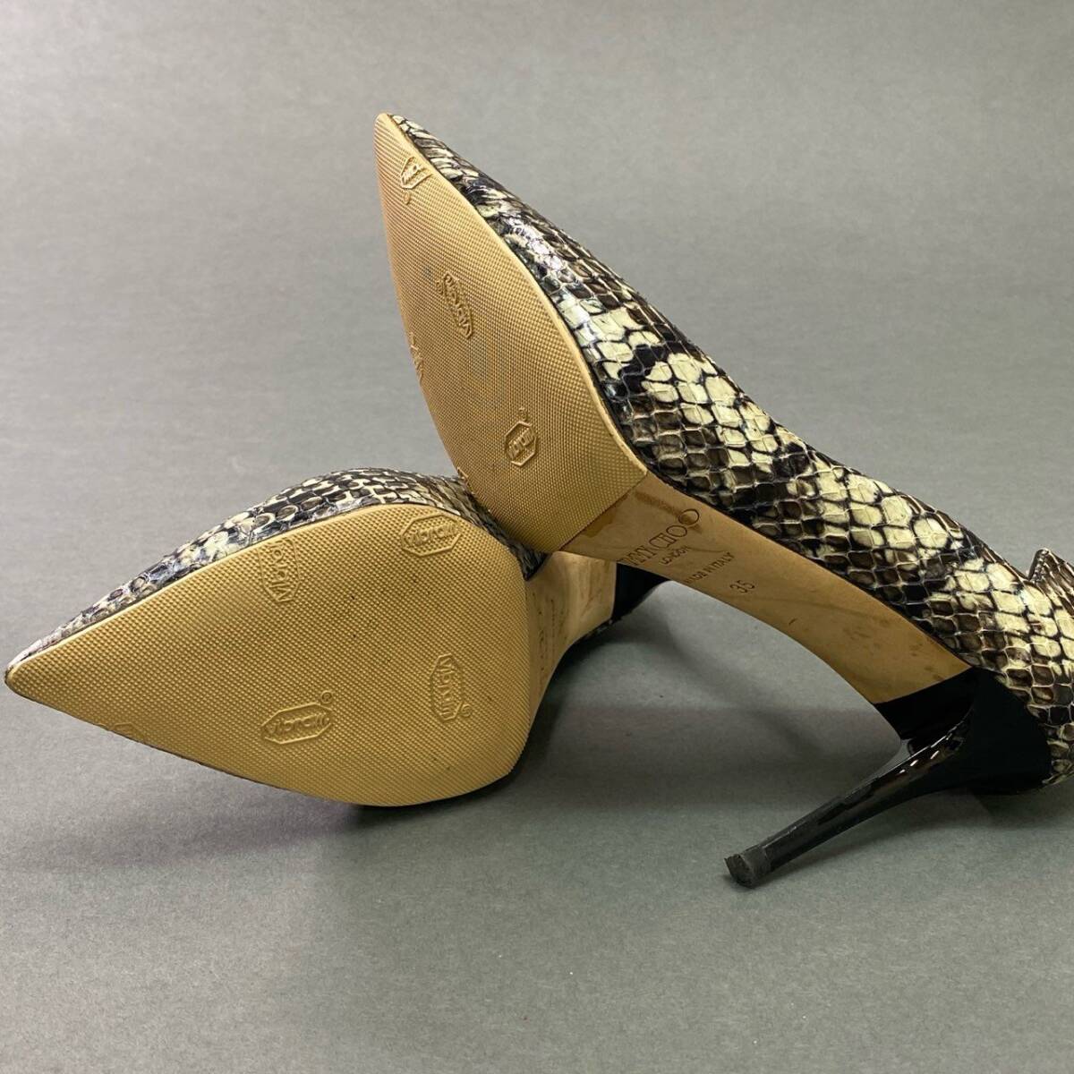 3c18 Италия производства JIMMY CHOO Jimmy Choo питон type вдавлено . каблук туфли-лодочки булавка каблук обувь 35 серый оттенок бежевого кожа 
