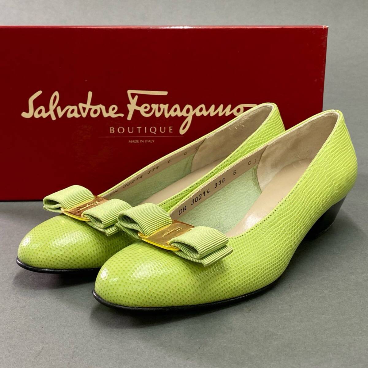9c25 Salvatore Ferragamo サルヴァトーレフェラガモ リザード型押し ヴァラリボン パンプス シューズ イタリア制 6 グリーン