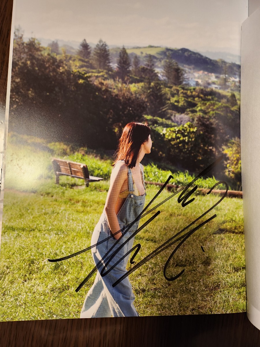 菊地姫奈サイン入り写真集「memory 」 生写真3枚付き 送料無料 菊地姫奈サイン入り写真集「memory 」 生写真3枚付き 送料無料