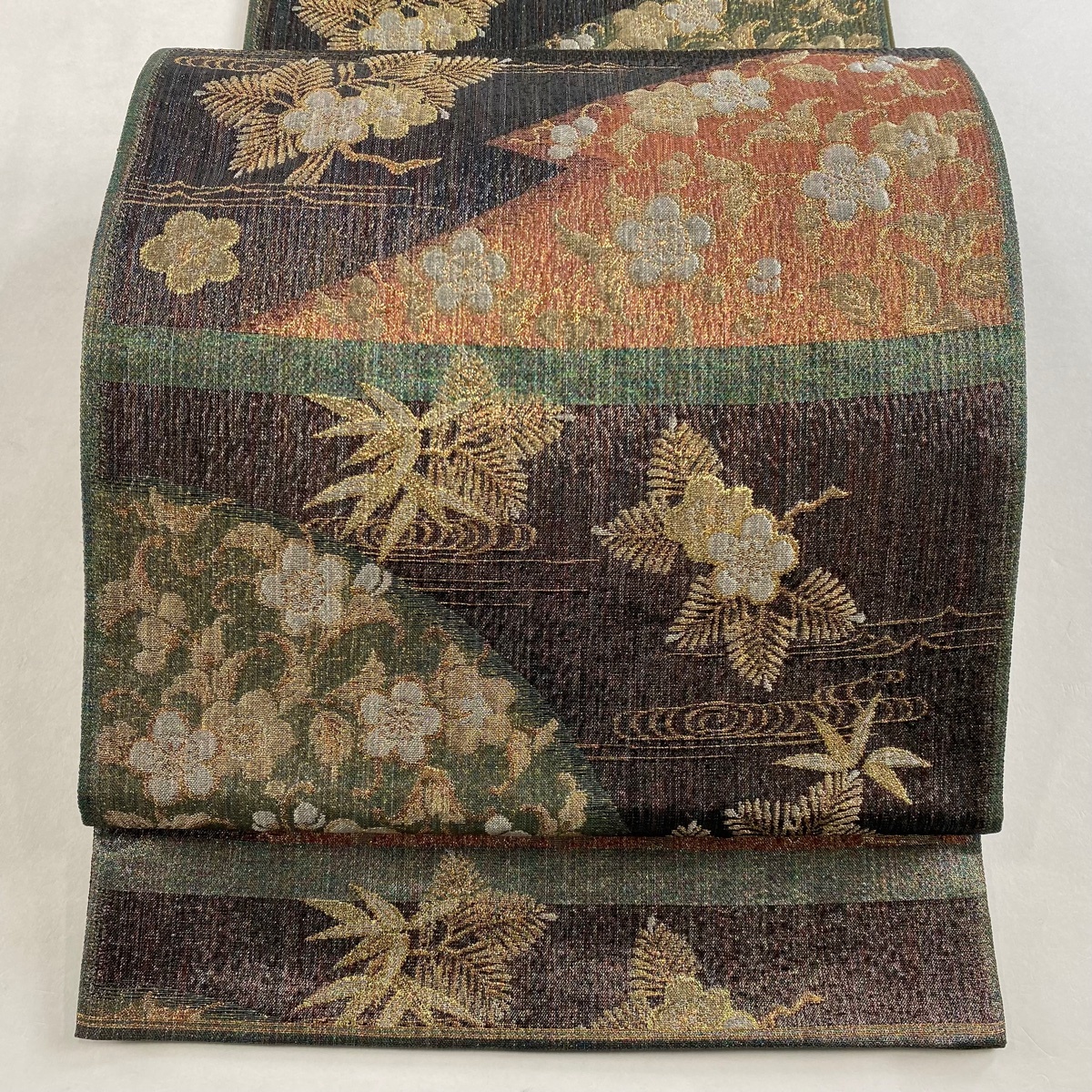 袋帯 美品 逸品 じゅらく 落款 伯仙織 松竹梅 観世水 金糸 箔 灰 袋帯 美品 逸品 じゅらく 落款 伯仙織 松竹梅 観世水 金糸 箔 灰
