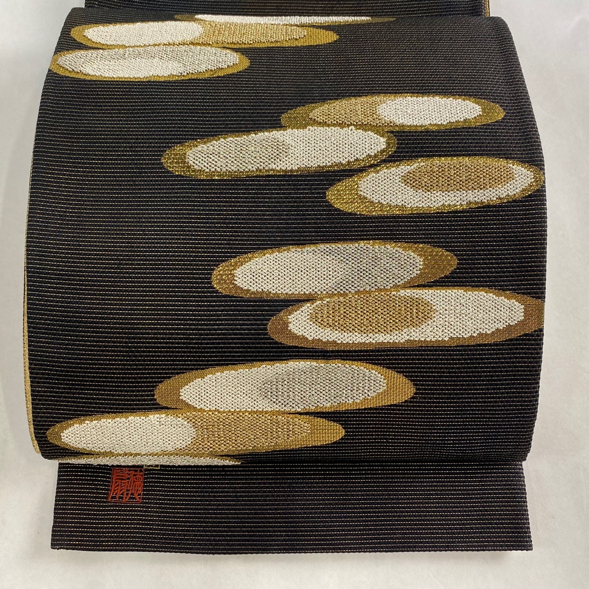 袋帯 美品 名品 藤林徳扇 落款 幾何学模様 金銀糸 箔 黒 お太鼓 袋帯 美品 名品 藤林徳扇 落款 幾何学模様 金銀糸 箔 黒 お太鼓