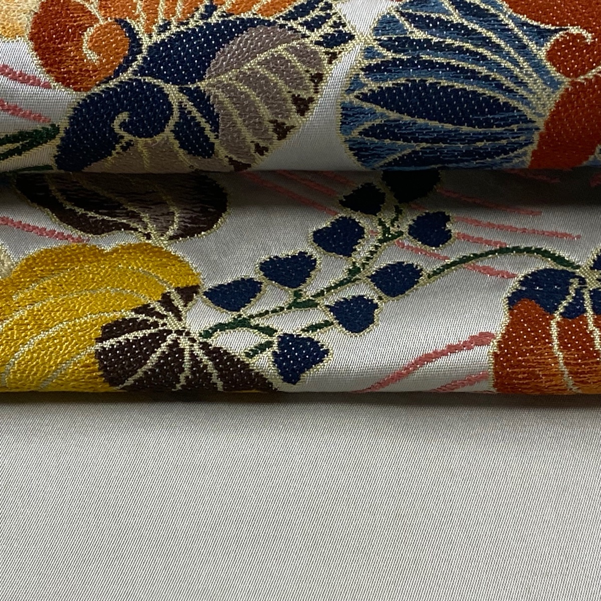 袋帯 逸品 白綾苑大庭 落款 証紙 草花 波 金糸 箔 灰色 六通 袋帯 逸品 白綾苑大庭 落款 証紙 草花 波 金糸 箔 灰色 六通