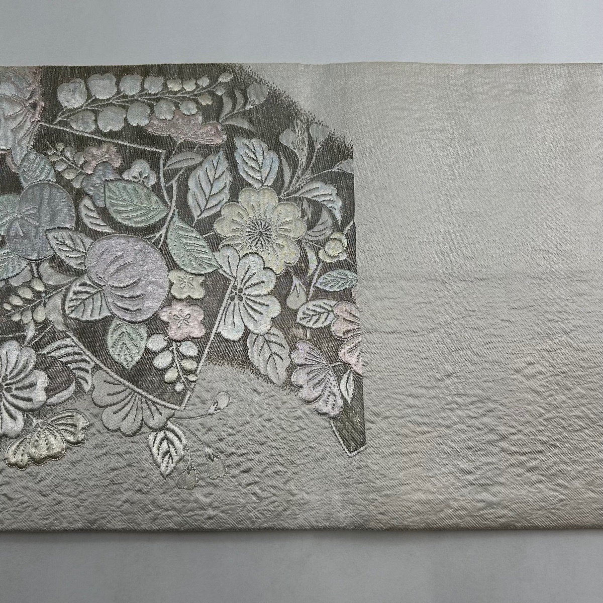 袋帯 秀品 扇面 草花 金銀糸 螺鈿 灰白 お太鼓柄 正絹 【中古 袋帯 秀品 扇面 草花 金銀糸 螺鈿 灰白 お太鼓柄 正絹 【中古