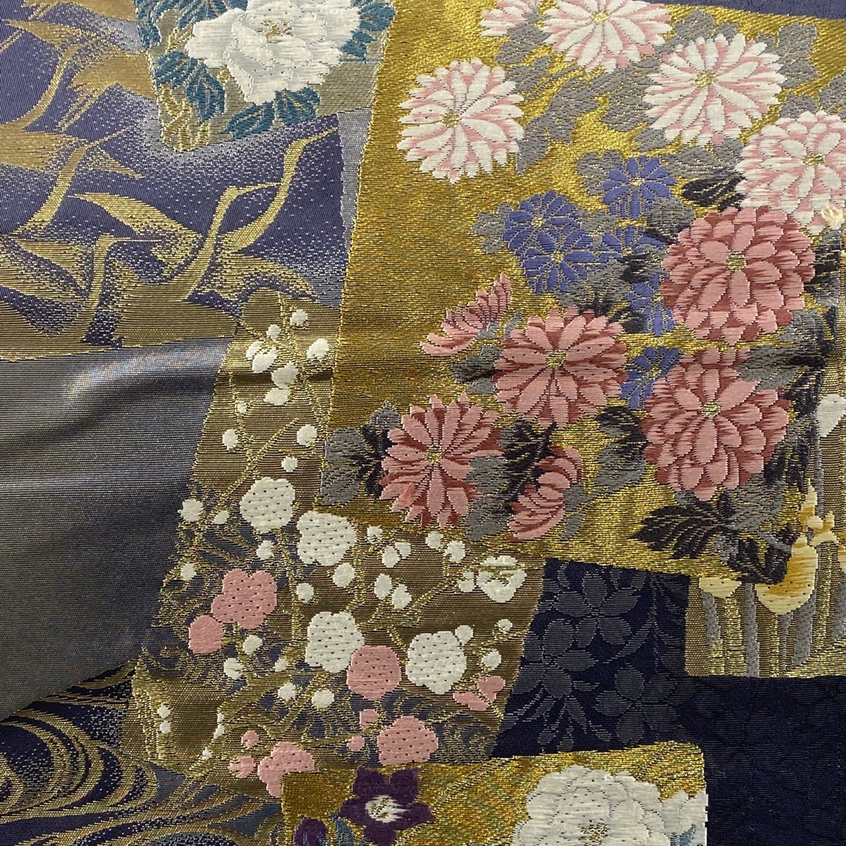 袋帯 秀品 じゅらく 落款 草花 色紙 刺繍 金糸 紫 六通 正絹 袋帯 秀品 じゅらく 落款 草花 色紙 刺繍 金糸 紫 六通 正絹