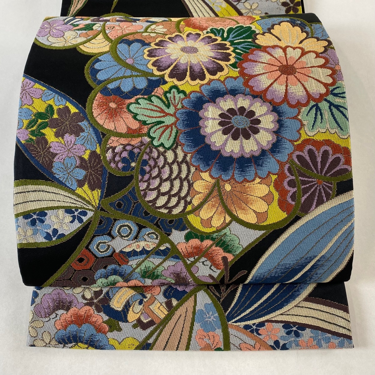 袋帯 美品 逸品 白綾苑大庭 落款 菊 笹 箔 墨色 六通 正絹 袋帯 美品 逸品 白綾苑大庭 落款 菊 笹 箔 墨色 六通 正絹
