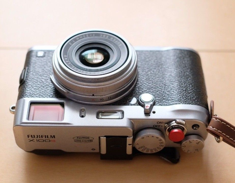 限界値下げ!動作品!FUJIFILM デジタルカメラ x100s オマケ付き! 限界値下げ 動作品 良品 FUJIFILM デジタルカメラ x-100s オマケ