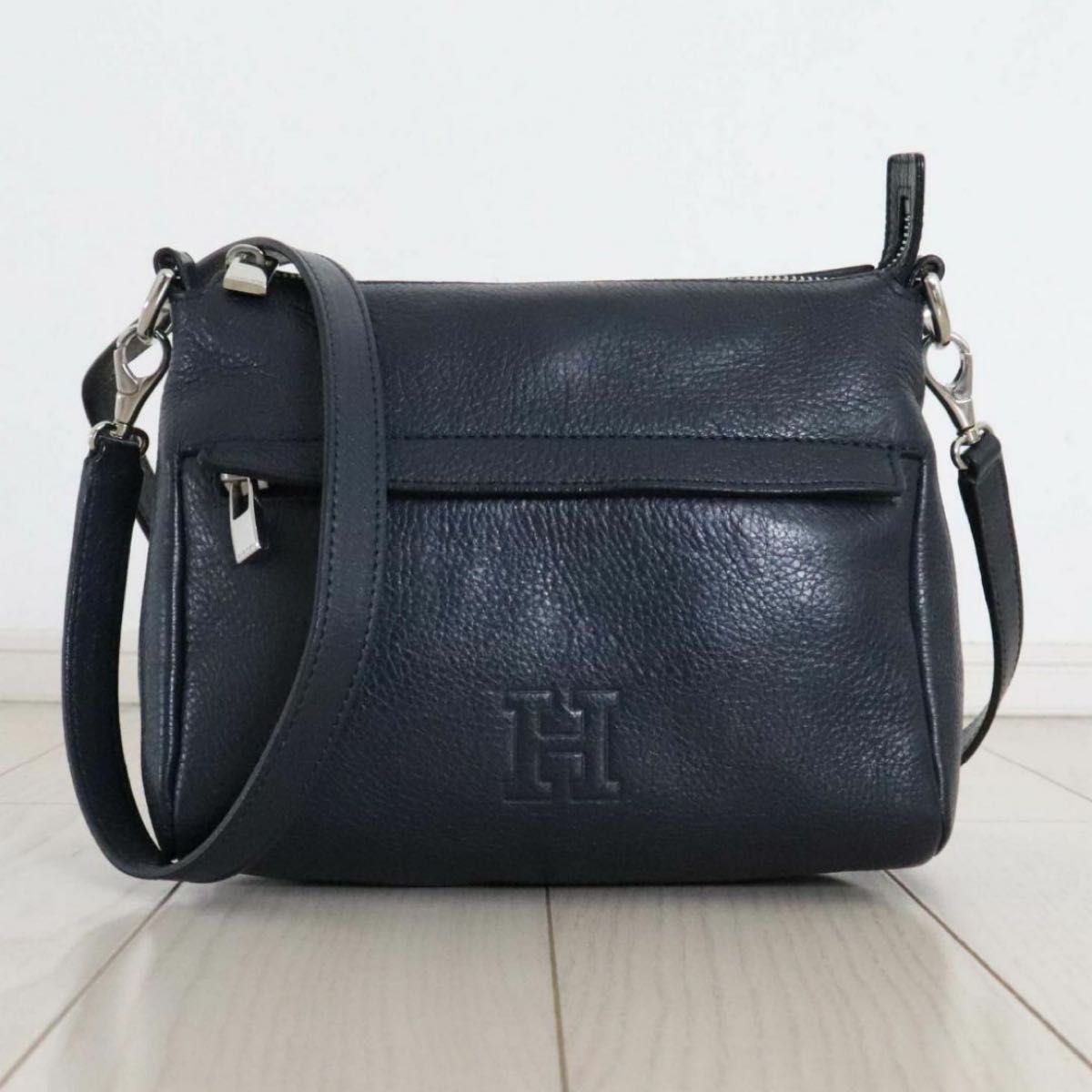 HIROFU ヒロフ Hロゴ型押し レザー ショルダー バッグ クロス HIROFU ヒロフ Hロゴ型押し レザー ショルダー バッグ クロス