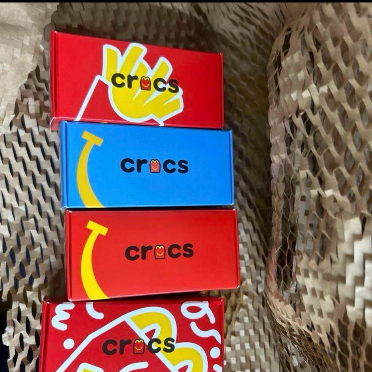 韓国 マクドナルド クロックス 4個セット キーリング 新品 完売 韓国 マクドナルド クロックス 4個セット キーリング 新品 完売