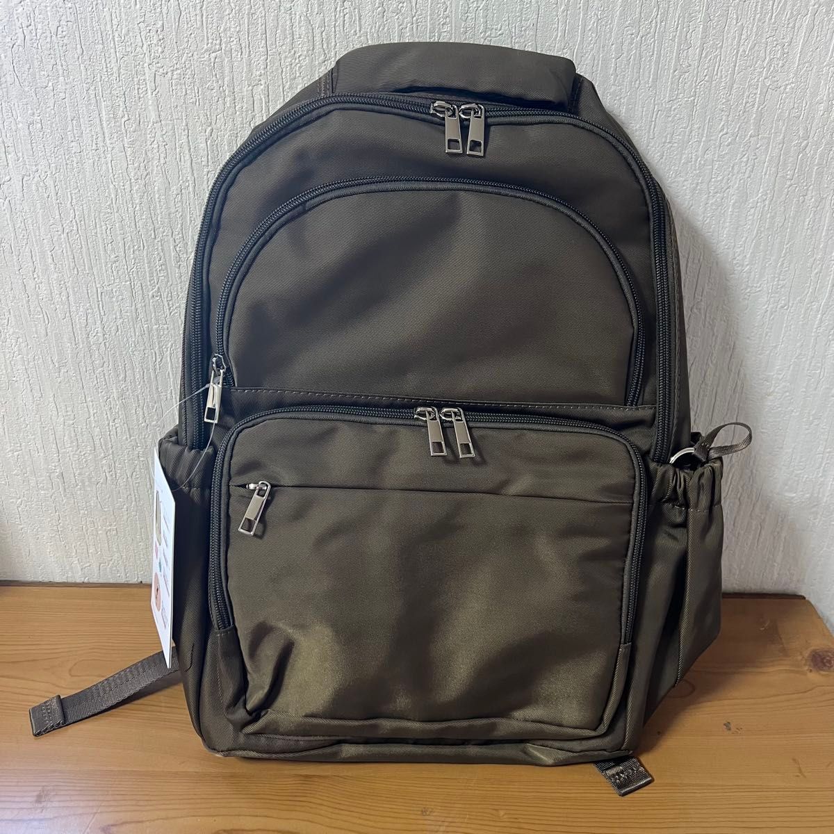 最新モデル ワークマン 女子 軽量3レイヤーポケット マザーズリュック カーキ 新品 リュック リュックサック
