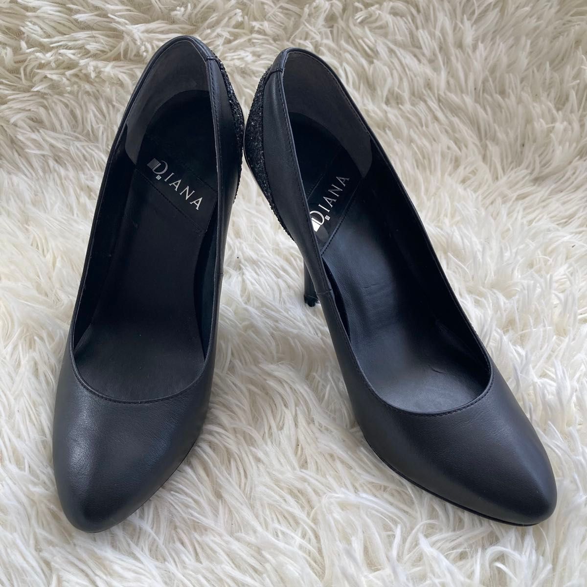 美品 ダイアナ DIANA ブラック ハイヒール 後ろ側ラメ 23cm 美品 ダイアナ DIANA ブラック ハイヒール 後ろ側ラメ 23cm