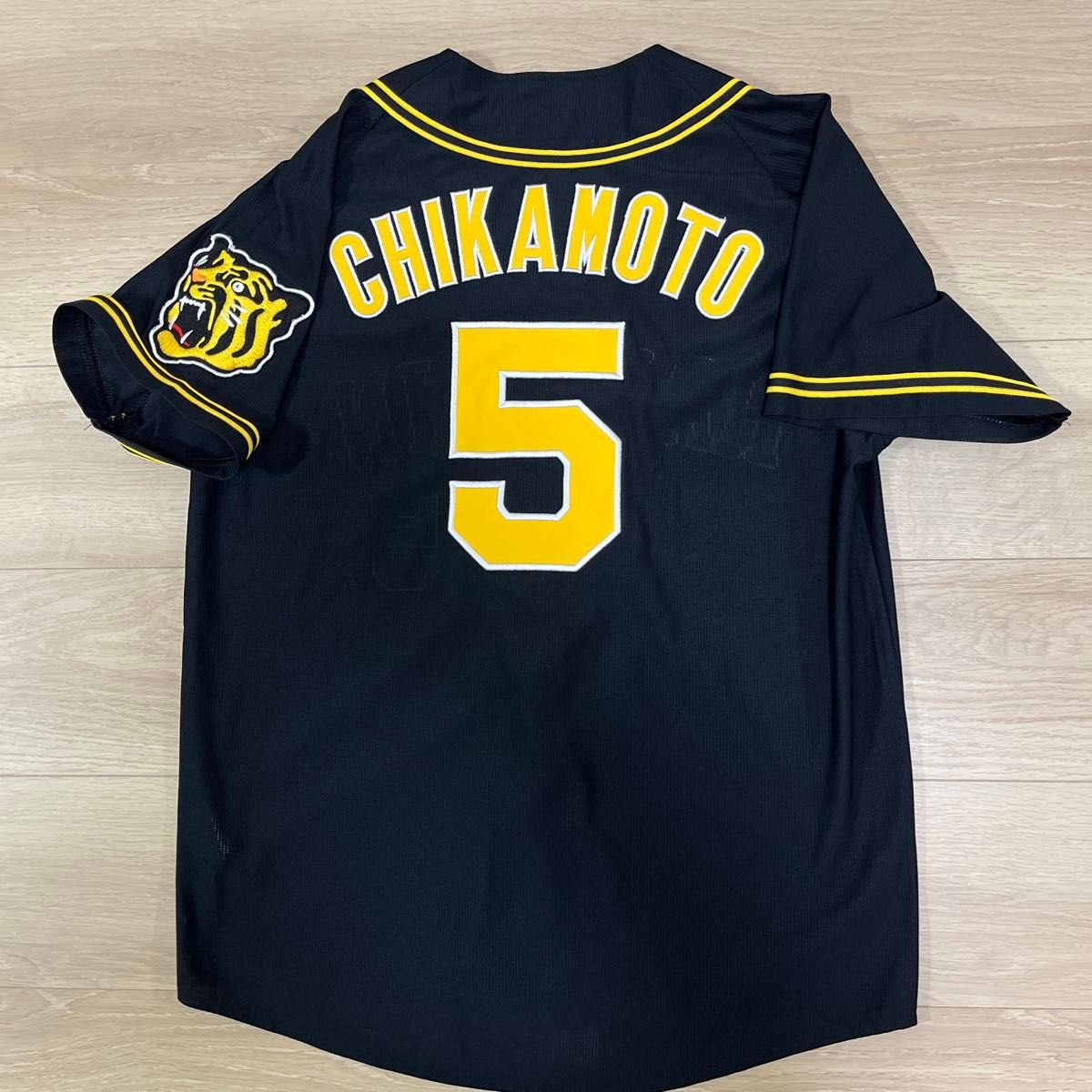 阪神タイガース 近本ビジターユニフォーム 価格の相談可能 阪神タイガース 近本ビジターユニフォーム 価格の相談可能