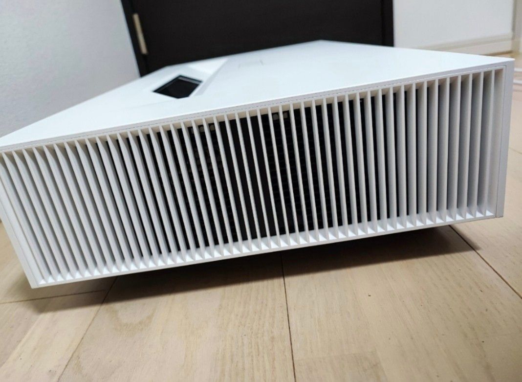 LG CineBeam HU85LS 超短焦点プロジェクター4K HDR10対応 美品 LG CineBeam HU85LS 超短焦点プロジェクター4K HDR10対応 美品