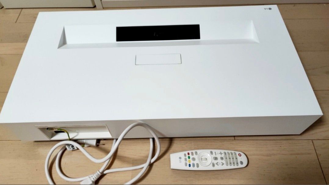 LG CineBeam HU85LS 超短焦点プロジェクター4K HDR10対応 美品 LG CineBeam HU85LS 超短焦点プロジェクター4K HDR10対応 美品