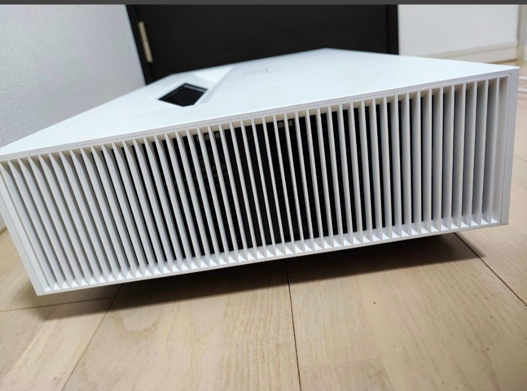 LG CineBeam HU85LS 超短焦点プロジェクター4K HDR10対応 美品 LG CineBeam HU85LS 超短焦点プロジェクター4K HDR10対応 美品
