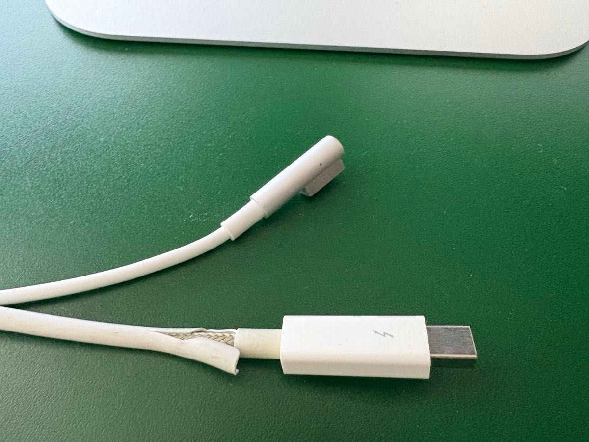 Apple Thunderbolt Display (変換コネクタのおまけ付き)|Yahoo Apple Thunderbolt Display (変換コネクタのおまけ付き)|Yahoo