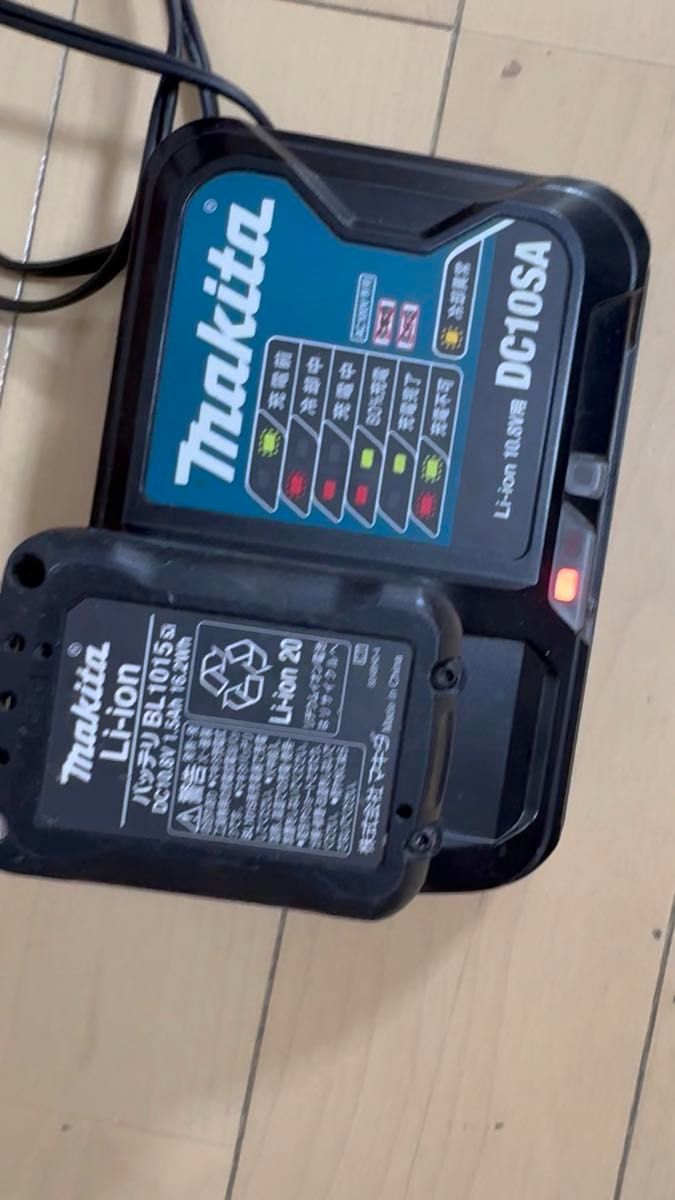 中古 makita DC10SA 充電器/ BL1015 バッテリー(動作確認済み)
