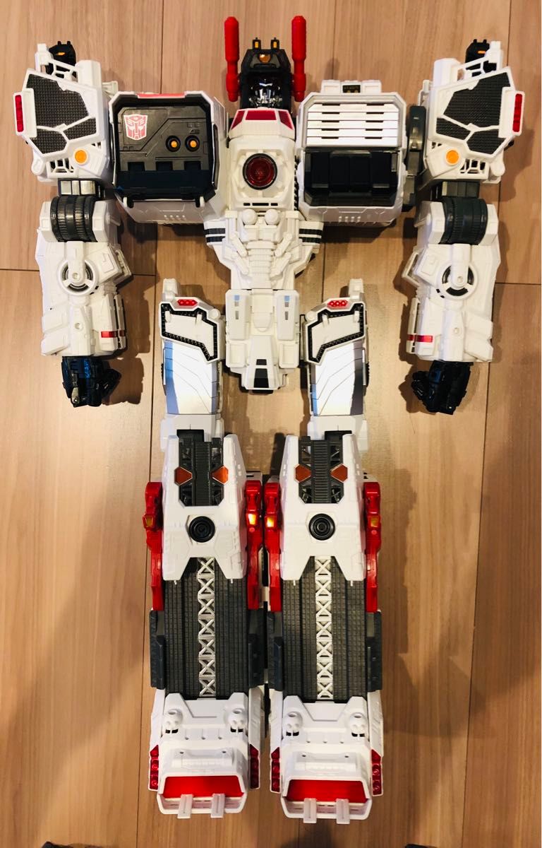 トランスフォーマー ジェネレーションズ TG-23 メトロプレックス トランスフォーマー ジェネレーションズ TG-23 メトロプレックス