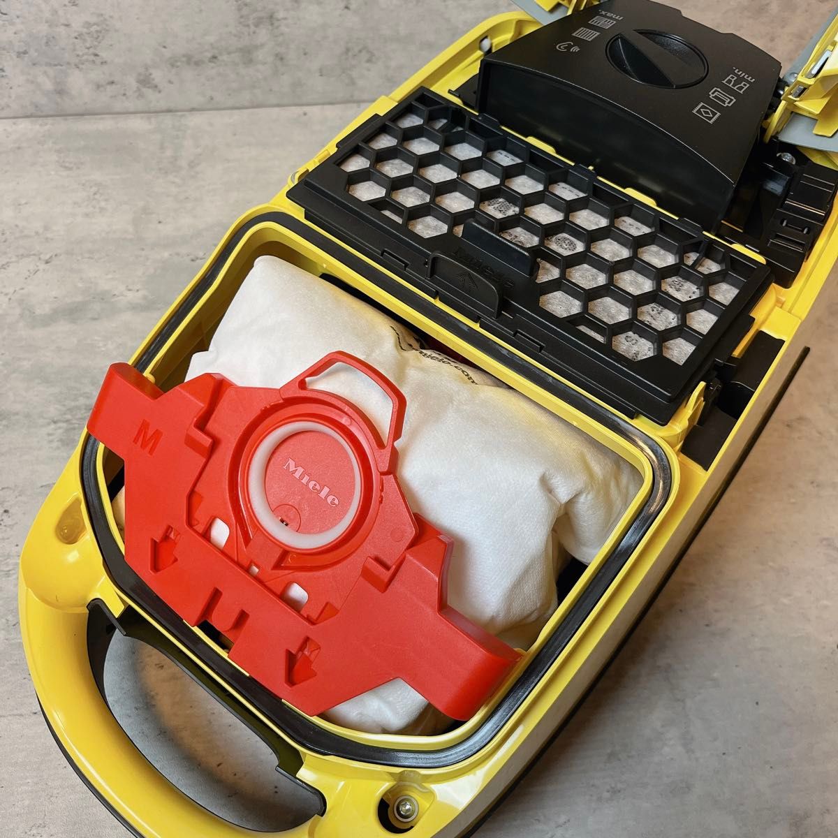 Miele ミーレ紙パック式掃除機Compact C2 SDAO0 イエロー