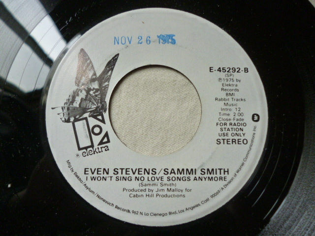 Even Stevens, Sammi Smith / Huckelberry Pie / I Won't Sing No Love Songs Any More 名曲 45 7インチシングル Elektra E-45292　試聴_画像3