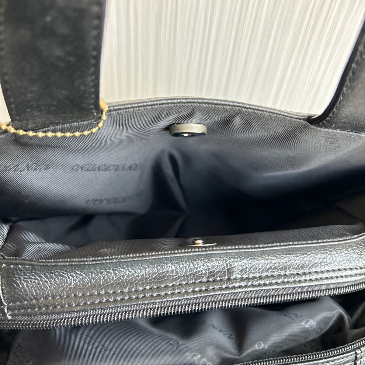 VAN VALENTINO ハンドバッグ 手提げバッグ 黒色|Yahoo!フリマ VAN VALENTINO ハンドバッグ 手提げバッグ 黒色|Yahoo!フリマ